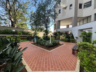 Apartamento à Venda com 3 Dormitórios com Suíte e Varanda no Edifício Villa Di Ravena