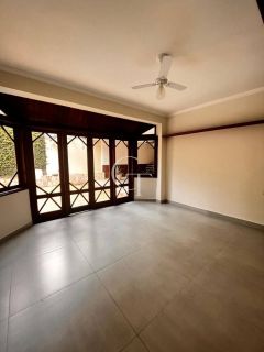 Casa para Locação com 4 Suítes no Condomínio Portella