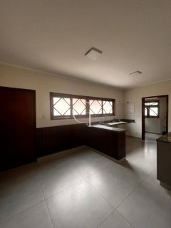 Casa para Locação com 4 Suítes no Condomínio Portella