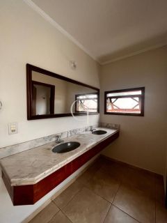 Casa para Locação com 4 Suítes no Condomínio Portella