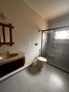 Casa para Locação com 4 Suítes no Condomínio Portella