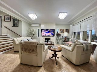 Casa de Alto Padrão à Venda no Haras Paineiras com 4 Suítes, Condomínio de Luxo em Salto SP