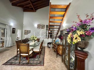 Casa de Alto Padrão à Venda no Haras Paineiras com 4 Suítes, Condomínio de Luxo em Salto SP