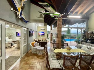 Casa de Alto Padrão à Venda no Haras Paineiras com 4 Suítes, Condomínio de Luxo em Salto SP