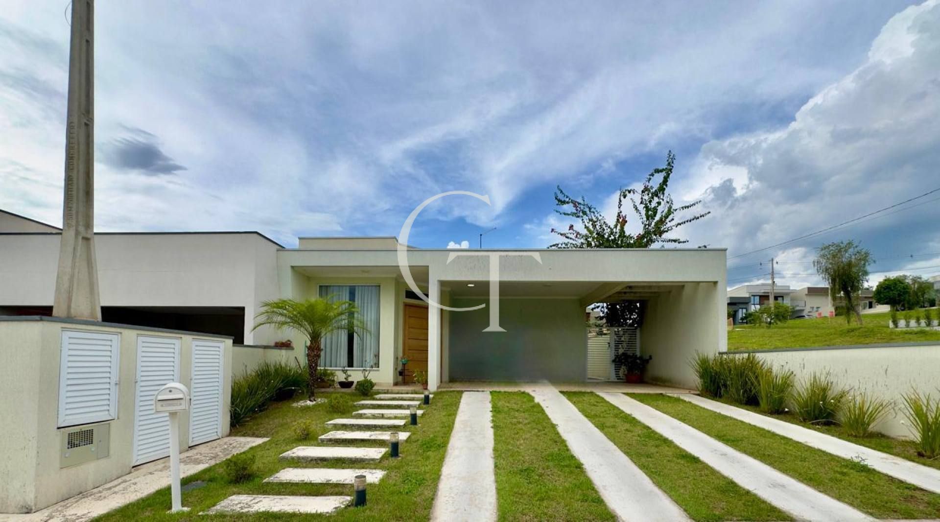 Casa Térrea com Piscina à Venda no Condomínio Gardenville - Itu SP