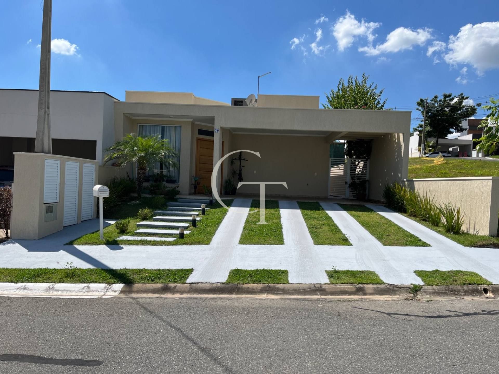 Casa Térrea com Piscina à Venda no Condomínio Gardenville - Itu SP