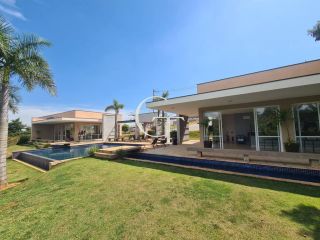 Casa Térrea com Piscina à Venda no Condomínio Gardenville - Itu SP