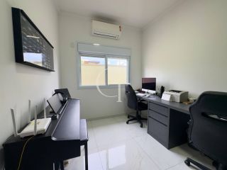 Casa Térrea com Piscina à Venda no Condomínio Gardenville - Itu SP