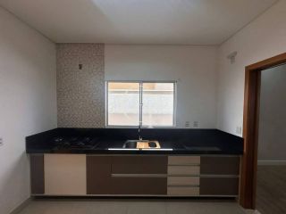 Casa à Venda no Condomínio Portal dos Sabiás