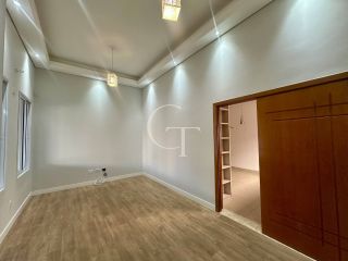 Casa à Venda no Condomínio Portal dos Sabiás