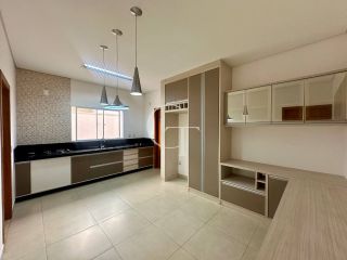 Casa à Venda no Condomínio Portal dos Sabiás