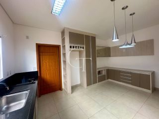 Casa à Venda no Condomínio Portal dos Sabiás