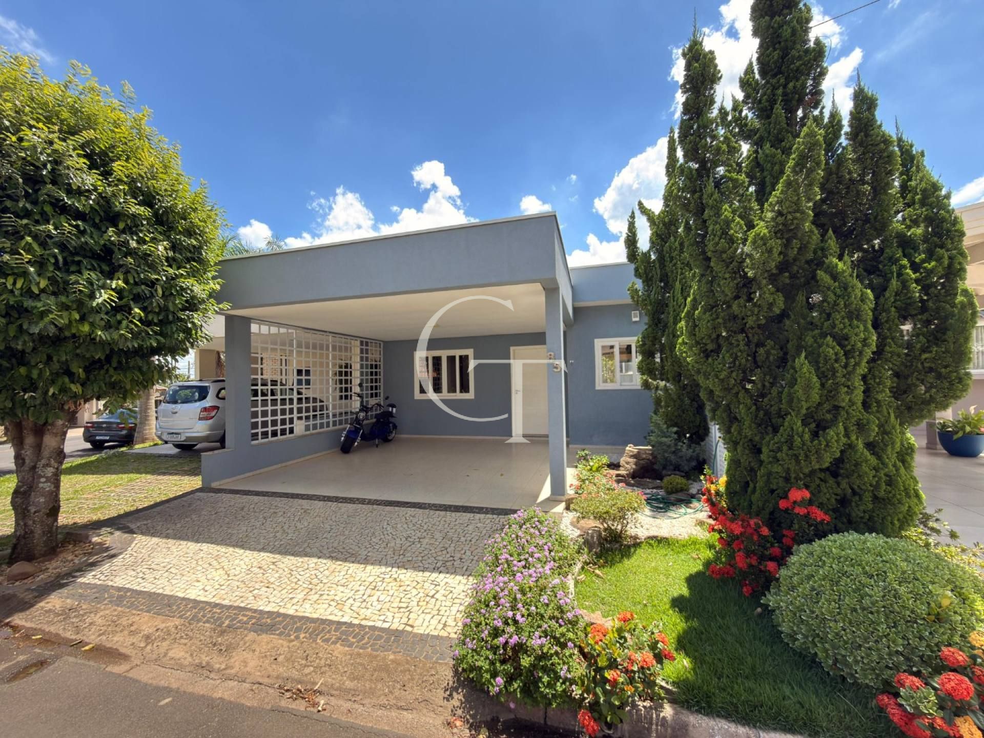 Casa à Venda com 3 Suítes no Condomínio Aldea De Espanha