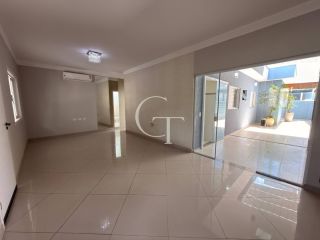 Casa à Venda com 3 Suítes no Condomínio Aldea De Espanha