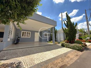 Casa à Venda com 3 Suítes no Condomínio Aldea De Espanha