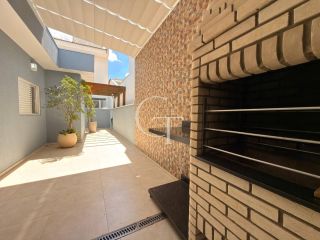 Casa à Venda com 3 Suítes no Condomínio Aldea De Espanha