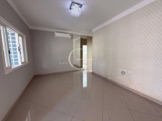 Casa à Venda com 3 Suítes no Condomínio Aldea De Espanha