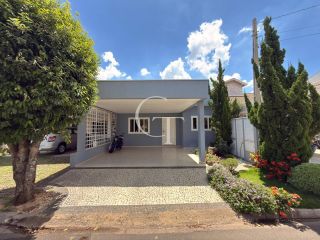 Casa à Venda com 3 Suítes no Condomínio Aldea De Espanha