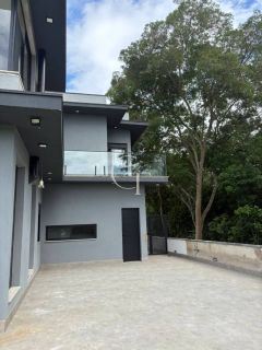 Casa Alto Padrão à Venda no Condomínio Santa Mônica em Itu com 3 Suítes, Espaço Gourmet e Quintal Amplo