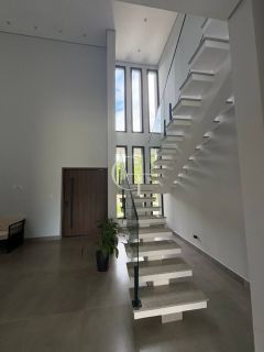 Casa Alto Padrão à Venda no Condomínio Santa Mônica em Itu com 3 Suítes, Espaço Gourmet e Quintal Amplo