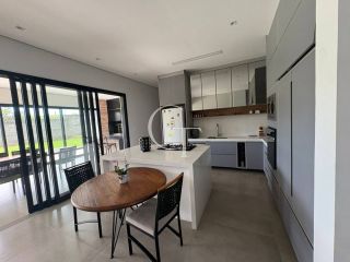 Casa Alto Padrão à Venda no Condomínio Santa Mônica em Itu com 3 Suítes, Espaço Gourmet e Quintal Amplo