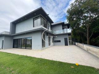 Casa Alto Padrão à Venda no Condomínio Santa Mônica em Itu com 3 Suítes, Espaço Gourmet e Quintal Amplo