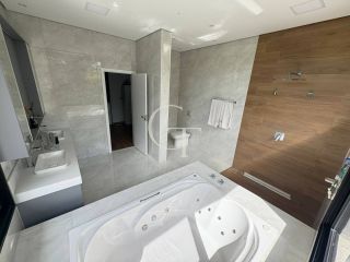 Casa Alto Padrão à Venda no Condomínio Santa Mônica em Itu com 3 Suítes, Espaço Gourmet e Quintal Amplo