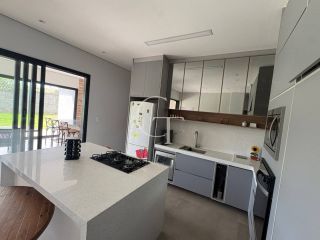 Casa Alto Padrão à Venda no Condomínio Santa Mônica em Itu com 3 Suítes, Espaço Gourmet e Quintal Amplo