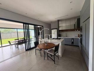 Casa Alto Padrão à Venda no Condomínio Santa Mônica em Itu com 3 Suítes, Espaço Gourmet e Quintal Amplo