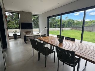 Casa Alto Padrão à Venda no Condomínio Santa Mônica em Itu com 3 Suítes, Espaço Gourmet e Quintal Amplo