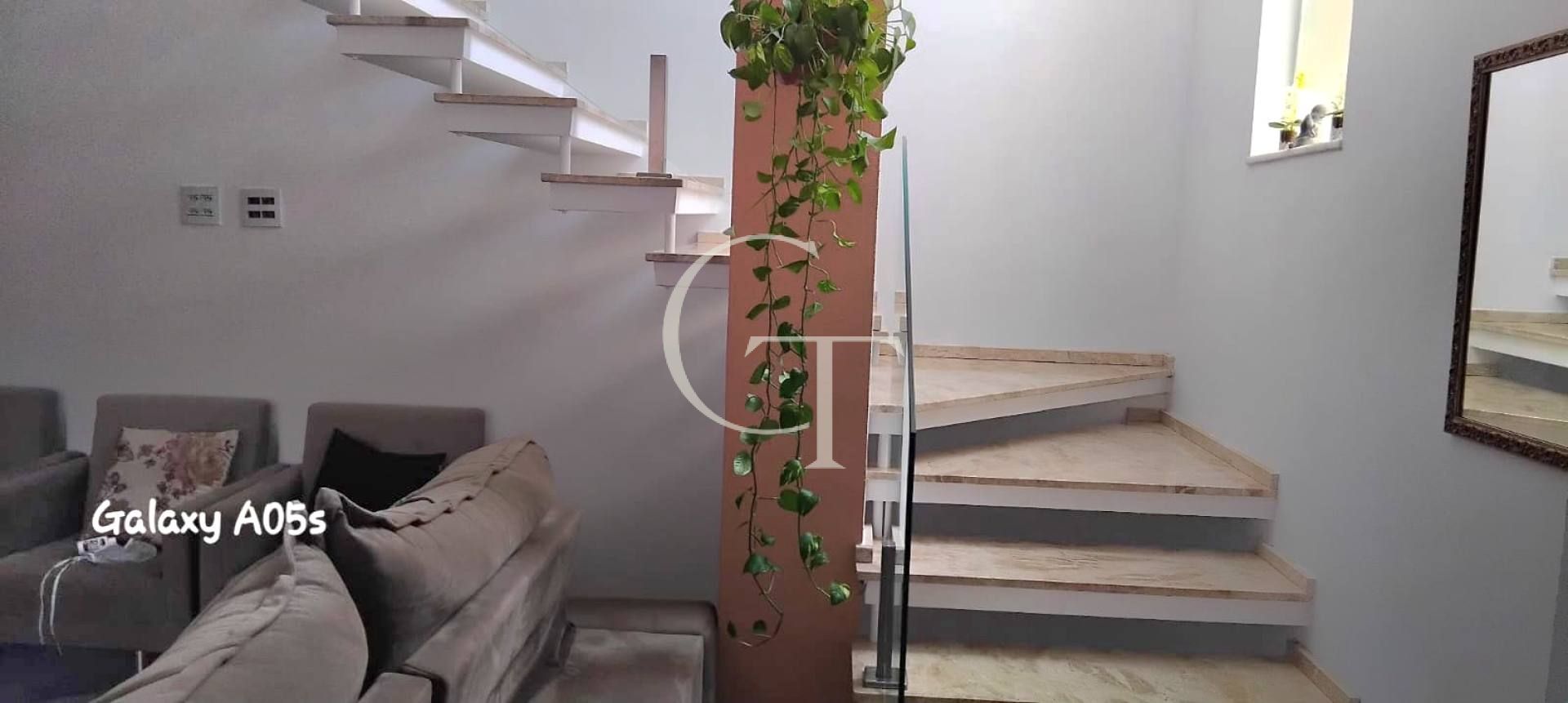 Casa à Venda no Condomínio Reserva dos Pinheiros