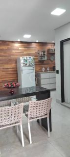 Casa à Venda no Condomínio Reserva dos Pinheiros