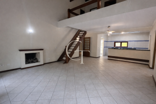 Casa para Alugar com Piscina no Condomínio Chácaras Flora