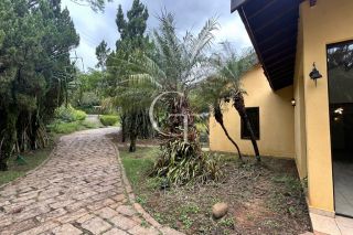 Casa para Alugar com Piscina no Condomínio Chácaras Flora