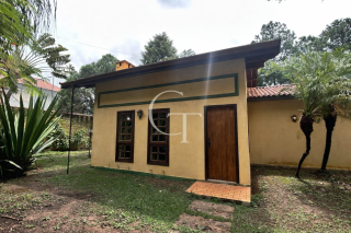 Casa para Alugar com Piscina no Condomínio Chácaras Flora