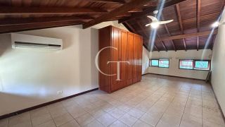 Casa para Alugar com Piscina no Condomínio Chácaras Flora