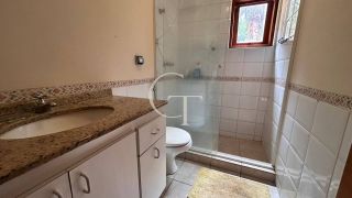 Casa para Alugar com Piscina no Condomínio Chácaras Flora