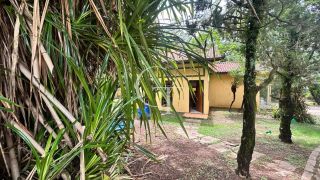 Casa para Alugar com Piscina no Condomínio Chácaras Flora