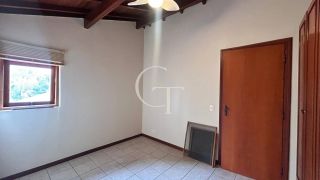 Casa para Alugar com Piscina no Condomínio Chácaras Flora