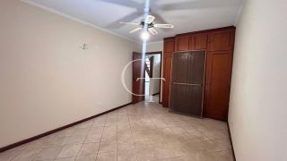 Casa para Alugar com Piscina no Condomínio Chácaras Flora