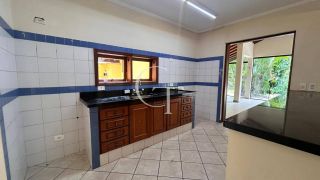 Casa para Alugar com Piscina no Condomínio Chácaras Flora