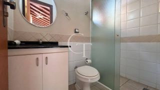 Casa para Alugar com Piscina no Condomínio Chácaras Flora