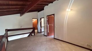 Casa para Alugar com Piscina no Condomínio Chácaras Flora