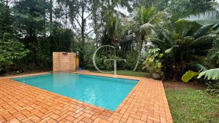 Casa para Alugar com Piscina no Condomínio Chácaras Flora