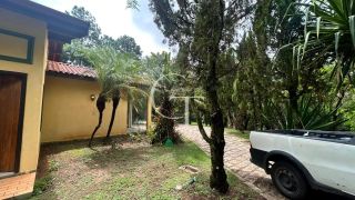Casa para Alugar com Piscina no Condomínio Chácaras Flora