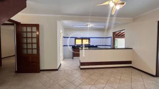 Casa para Alugar com Piscina no Condomínio Chácaras Flora