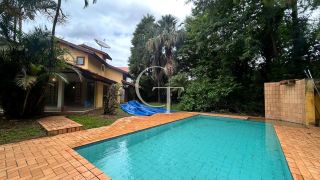 Casa para Alugar com Piscina no Condomínio Chácaras Flora