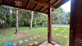 Casa para Alugar com Piscina no Condomínio Chácaras Flora