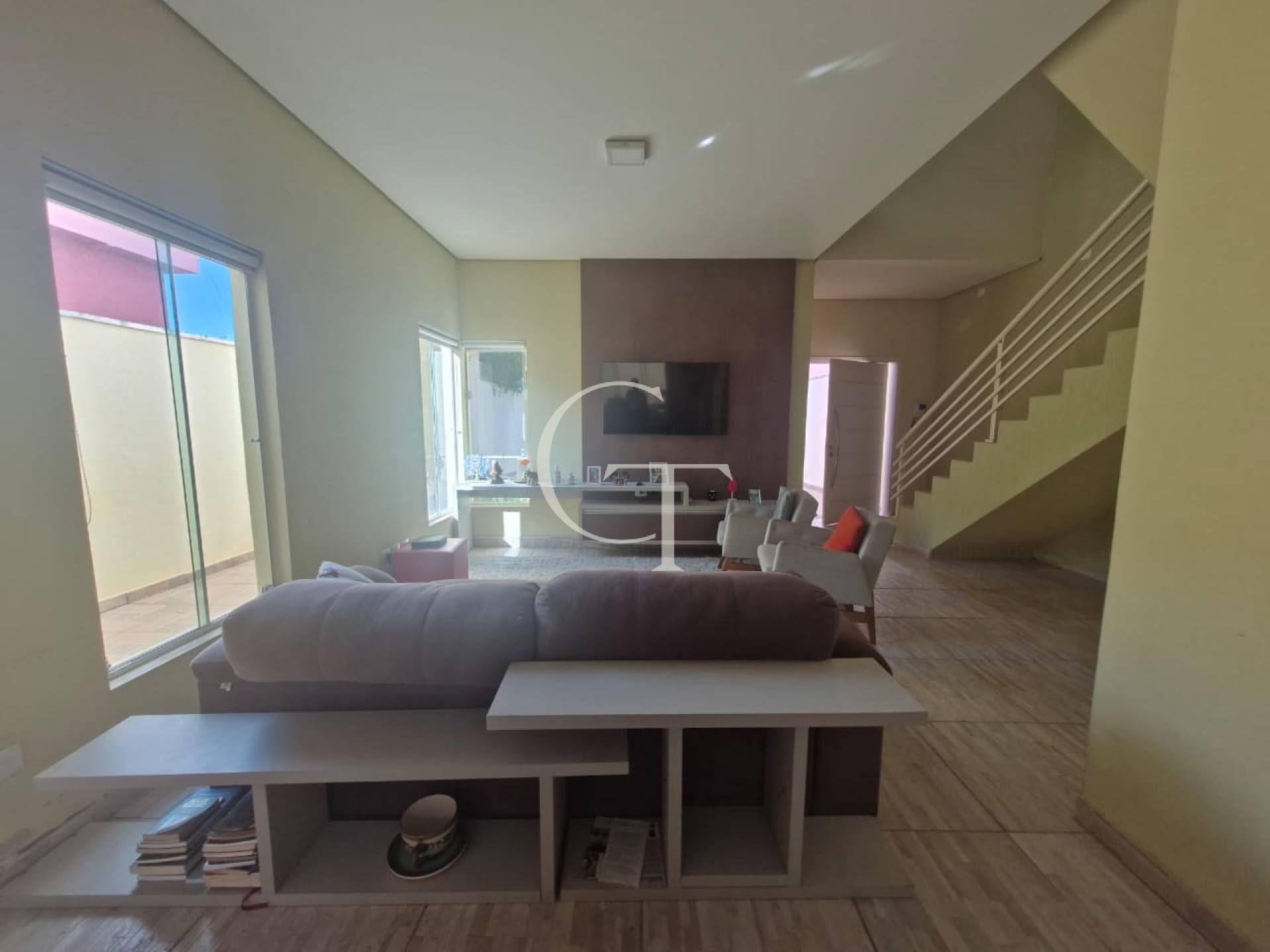 Casa à Venda em Itu | Sobrado 3 Dormitórios com Suíte e Quintal | Próximo ao Tenda | Aceita Permuta Maxim ou Recanto dos Pássaros