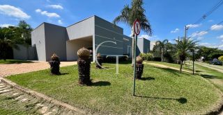 Casa térrea de esquina com piscina no Condomínio Fazenda Palmeiras Imperiais em Salto | 3 suítes | ao lado da área verde | aceita permuta